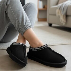 KIRKLAND Signature Shearling Slipper, Women’s 6, Men’s 5, Black